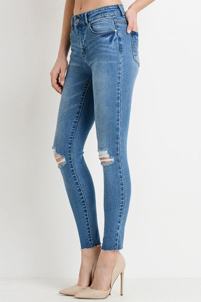 Jolie Distressed Jeans