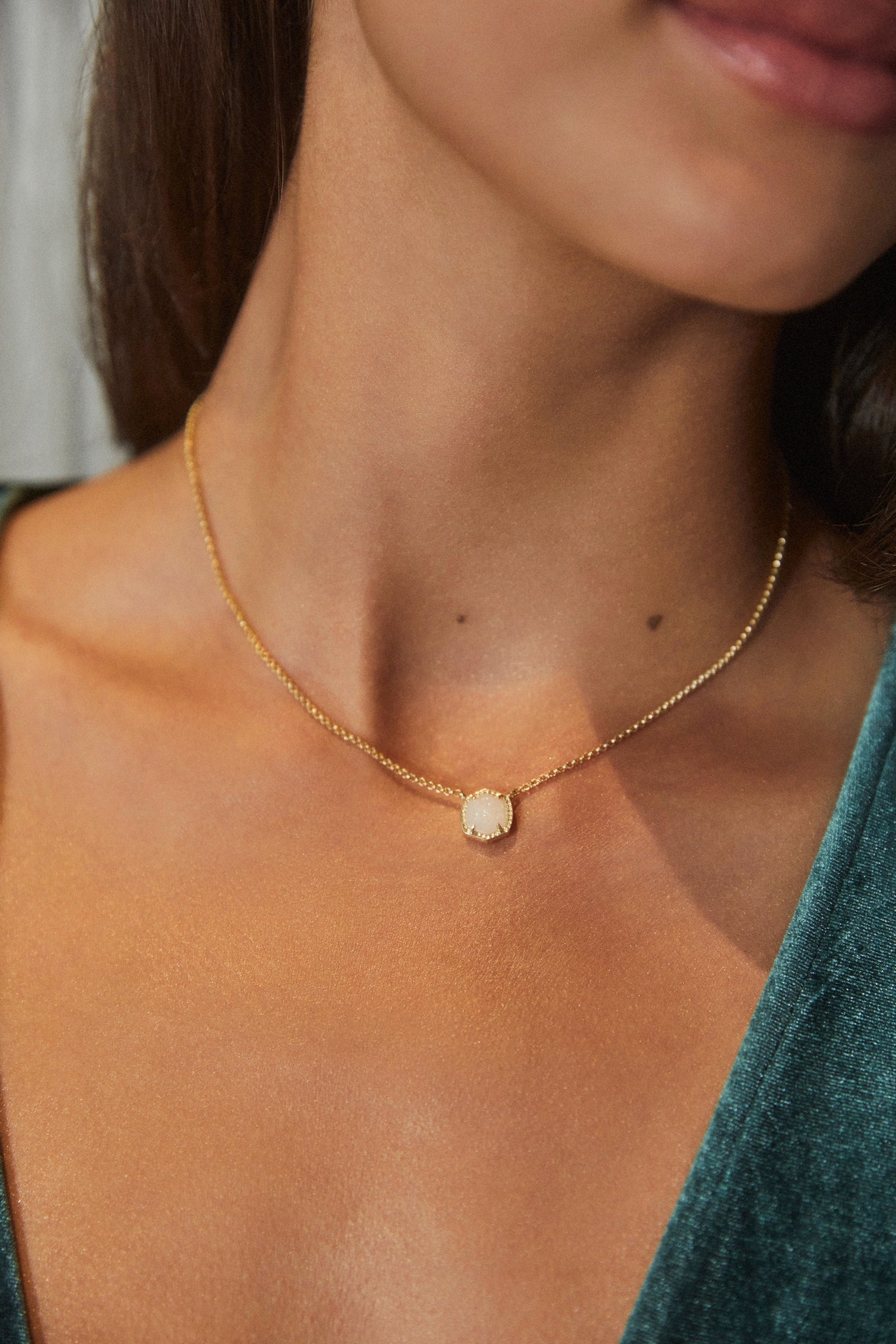 Kendra Scott Davie Gold Pendant Necklace In Iridescent Drusy